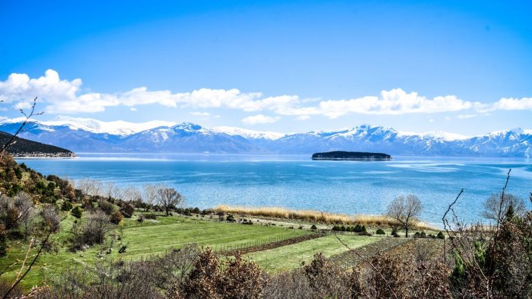 Три държави обединяват сили заради Преспанското езеро