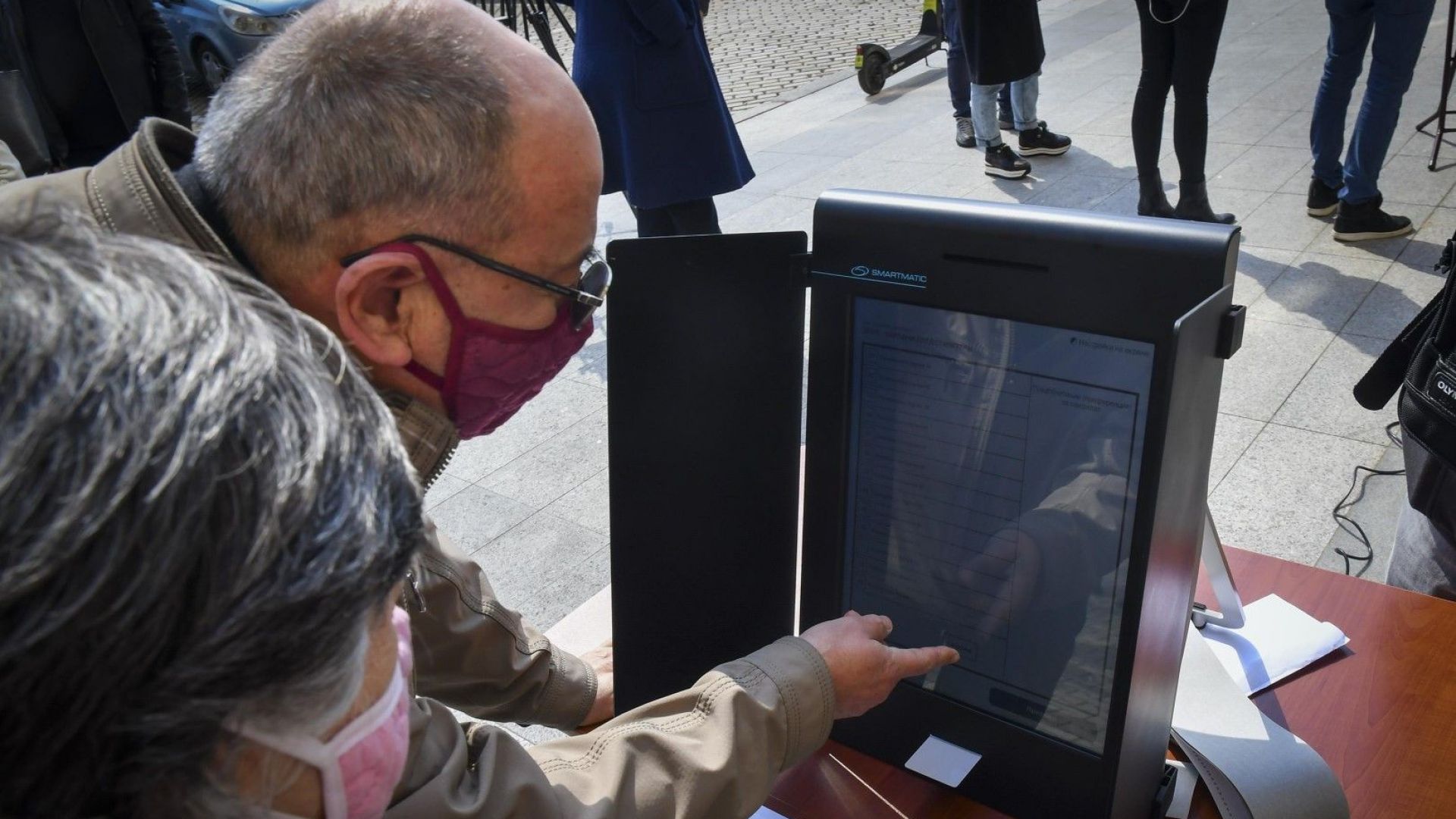 "Сиела Норма": Машините от местните избори може да се наложи да се използват и за парламентарните