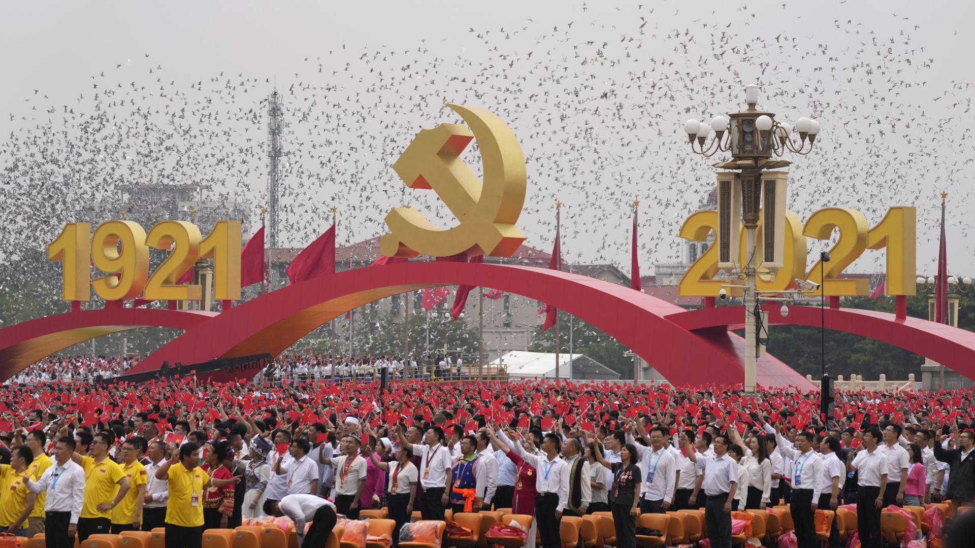 100 г. от КПК събра 70 000 души на пекинския площад "Тянанмън" (галерия и видео)