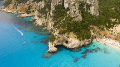 Остров Сардиния с нова тактика за привличане на млади туристи 