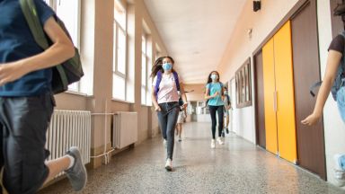 Голяма част от обществото имаше резерви за качеството на онлайн