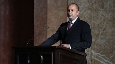 Когато някой ревизира сегашната конституция или има амбицията да прави