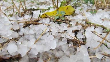 Градушка и порои удариха Пловдивско в снощи Нанесени са материални