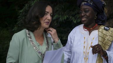 Кметицата на Амстердам поднесе днес извинения за ролята на града