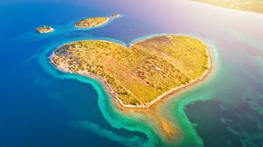 Галешняк: Хърватският романтичен остров сърце (снимки)