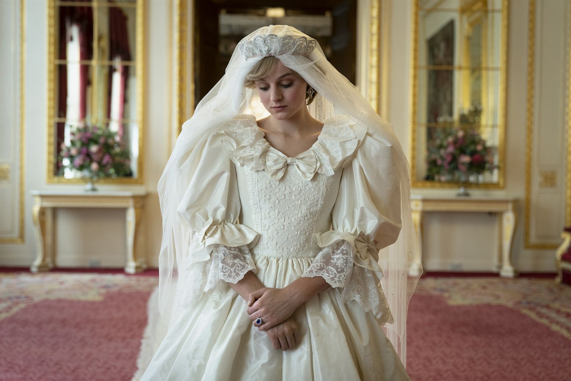 Ема Корин с копие на роклята на Даяна, изработена от британската дизайнерка Елизабет Емануел