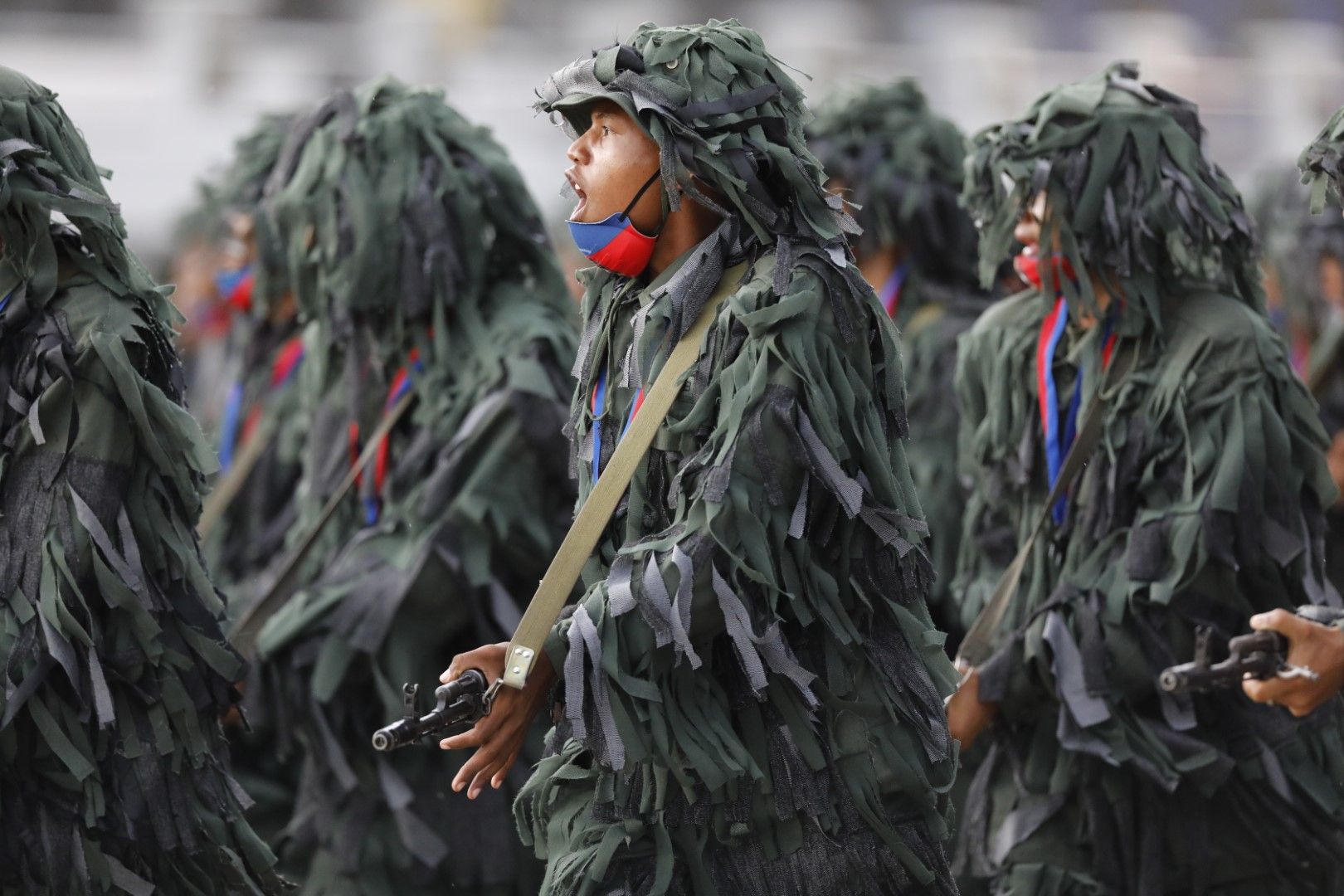Марш на войниците по време на военния парад, отбелязващ 200-годишнината от битката при Карабобо във Валенсия, щата Карабобо, Венецуела, 24 юни 2021 г. 