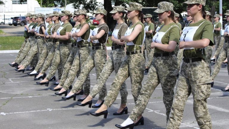 Sexist scandal in Ukraine: Do women march on heels in a military parade