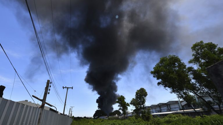Трима души загинаха, а шестима бяха ранени при взрива на