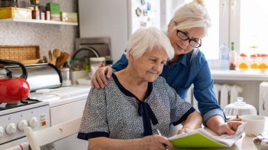 Остаряването не води до помъдряване, показа научно изследване
