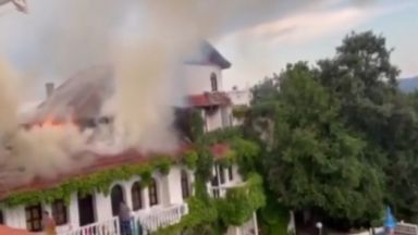 Изгорял е покривът на хотел намиращ се на около 7