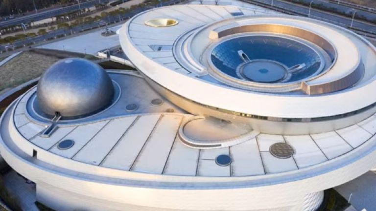 В Шанхай откриват най-големия планетариум в света (видео)