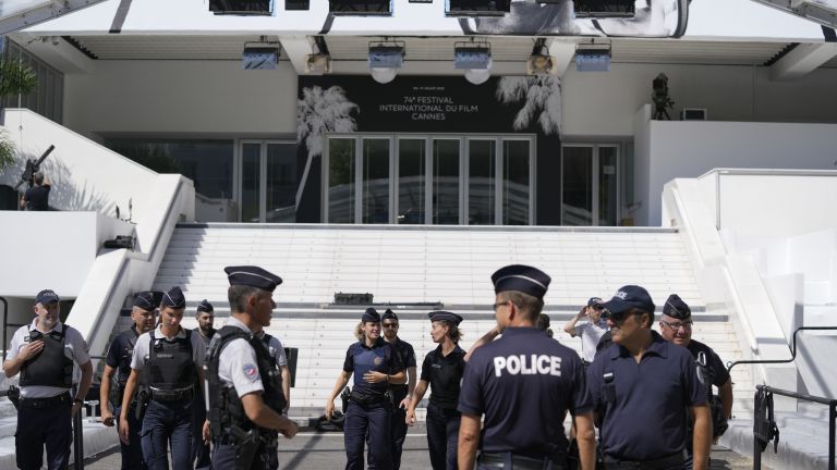 Започва кинофестивалът в Кан, показват българския филм "Жените плачат" (видео)