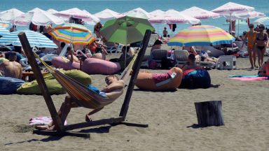 Черноморските курорти се напълниха и вдигнаха цените