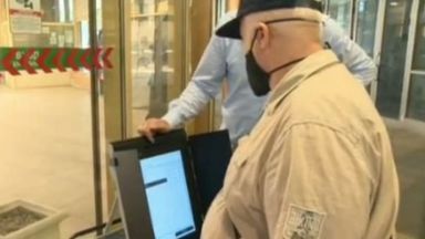 Гласуваме пробно с машина преди изборите в метрото До 9