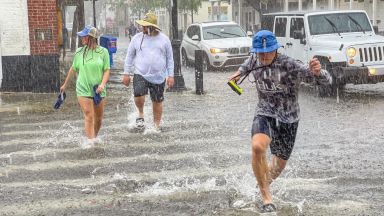 Тропическата буря Елза която наближава американския щат Флорида се е