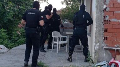 Четирима души са арестувани при акция за купуване на гласове