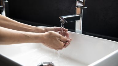 80% от българите вече мият и дезинфекцират ръцете си повече от 3 пъти на ден 
