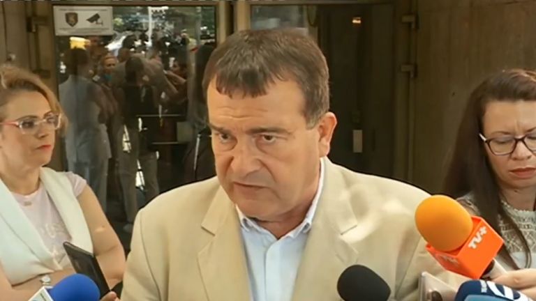 Жени Начева и Кирил Ананиев са провели в нарушение процедурата