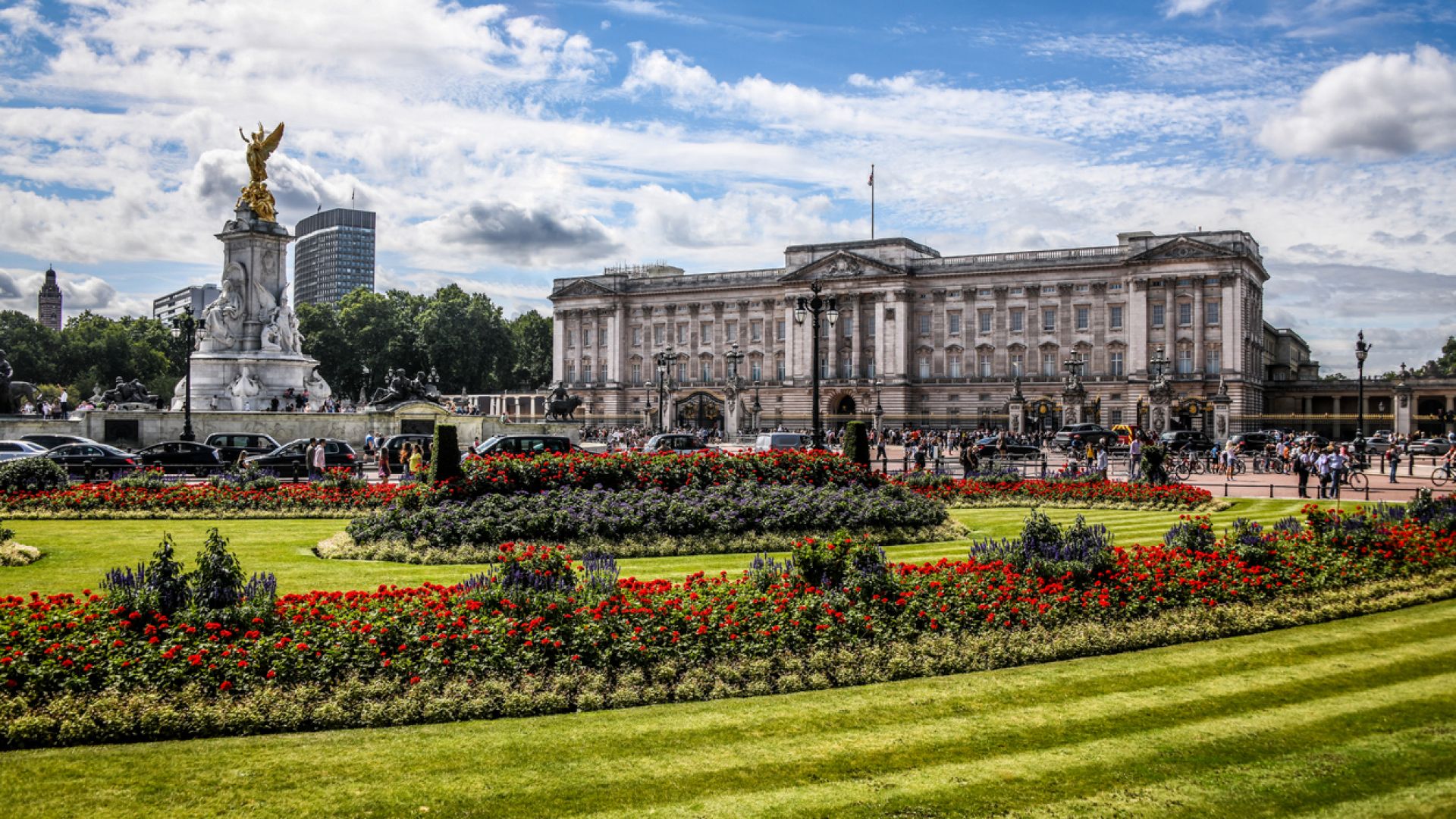 Бъкингамският дворец отваря градините си за посетители