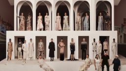 Fendi представи колекция висша мода, вдъхновена от образа на Рим във филм на Пазолини