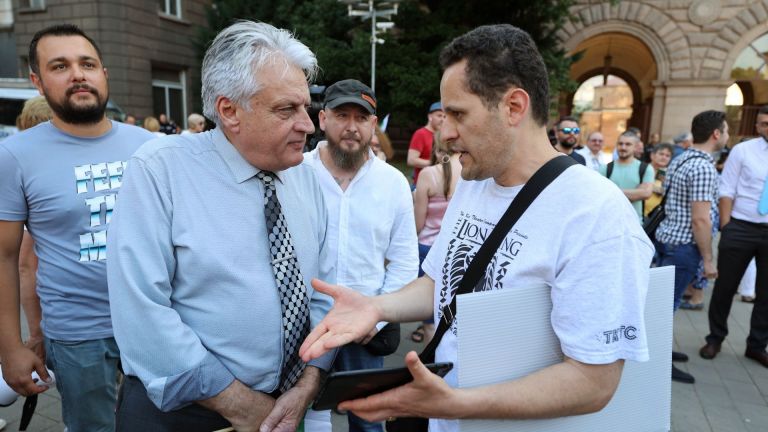 Rally in front of the presidency on the occasion of one year since the beginning of the protests