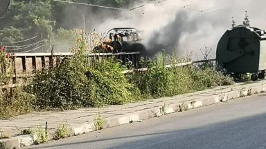 Товарен влак се запали в движение при преминаване през село