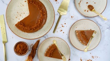 Сладкарниците в цялата страна преполоваха работното си време в неделя