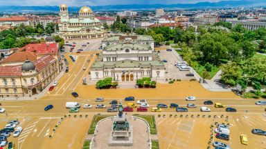 На живо в Dir.bg: Предсрочни парламентарни избори минута по минута