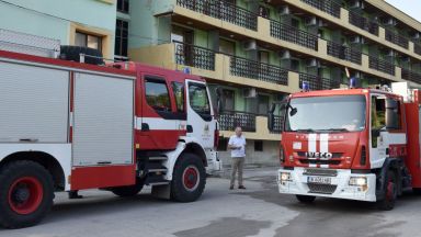 Пожар във варненски дом за възрастни: Един загинал, 7 в болница, десетки евакуирани