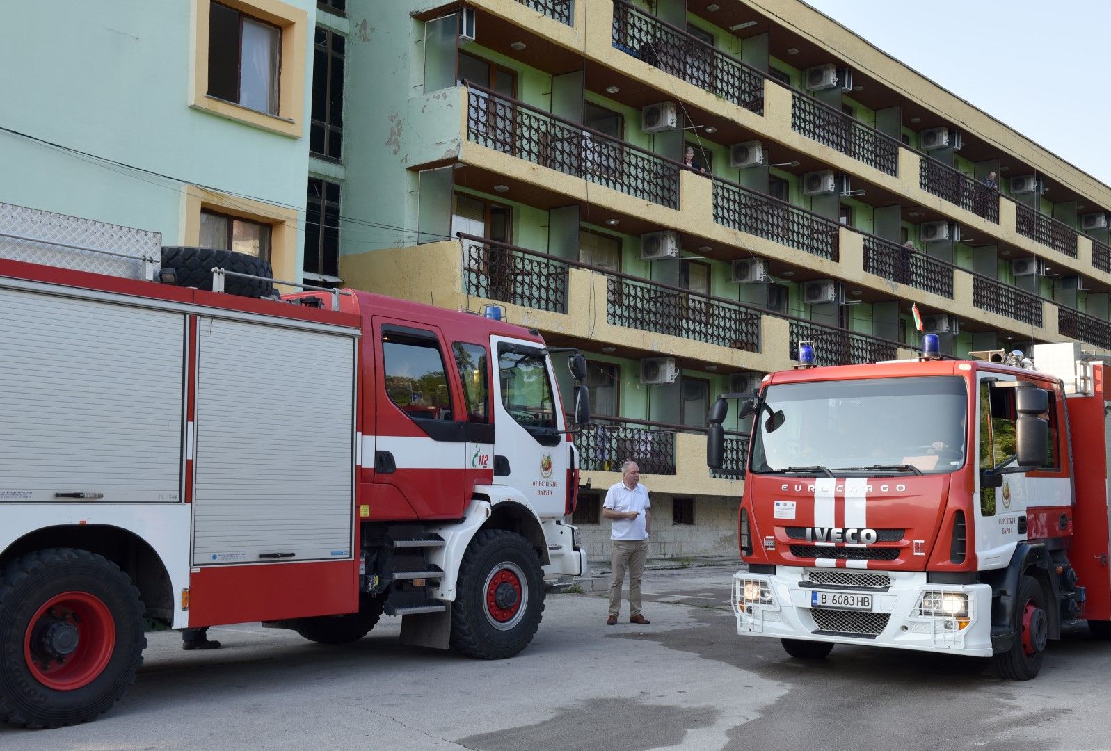 Голям пожар в дома за възрастни "Свети Никола" край Варна е възникнал тази сутрин в стая на втория етаж след късо съединение