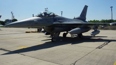 Кабинетът отпусна над 31 млн. лв. за първата вноска за осемте изтребителя F-16