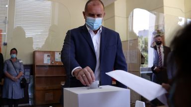 Президентът: Гласувах за България, в която гражданите живеят достойно и виждат бъдеще