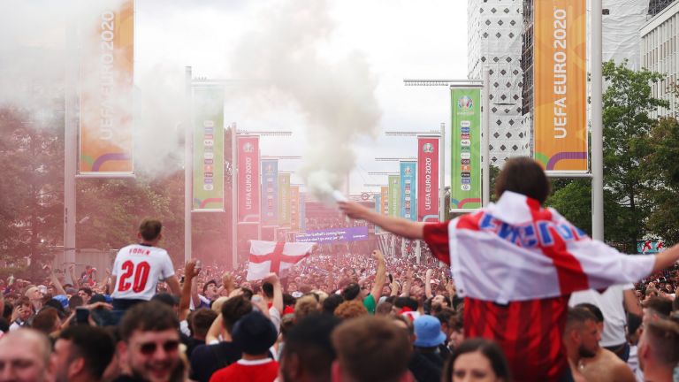 Часове преди финала, десетки хиляди обсадиха "Уембли"