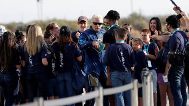 Милиардерът Ричард Брансън излетя в Космоса