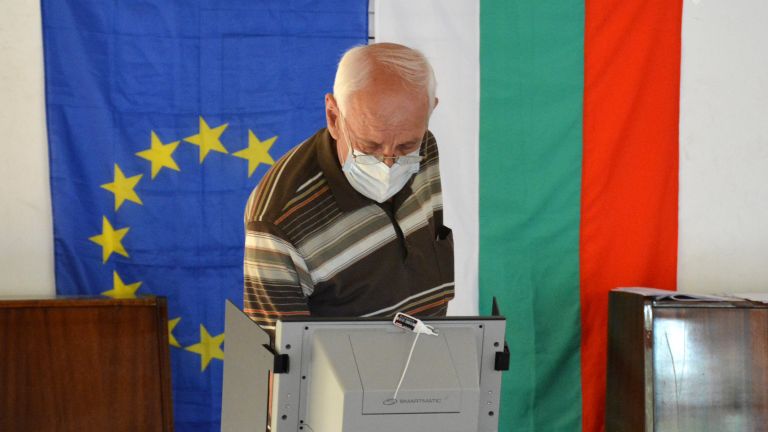 В 9 часа българско време приключи гласуването в най-рано отворилата