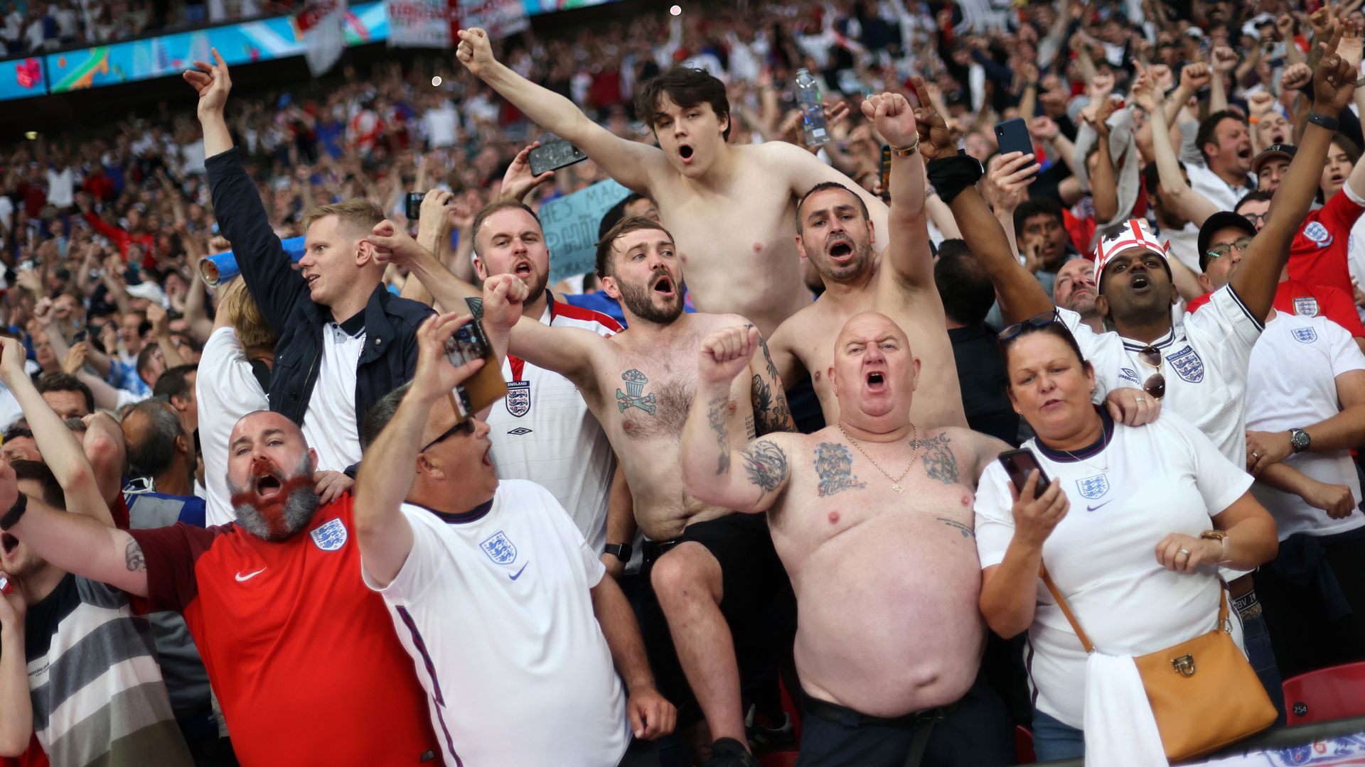 Докладът от финала на Евро 2020: Над 2000 "пияни и дрогирани" без билети, по чудо не е имало смърт