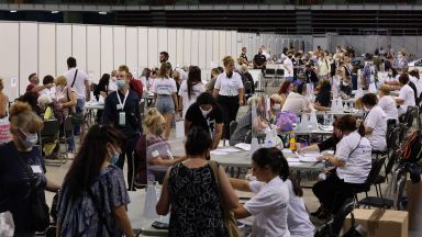 Безсънна но далеч по спокойна и кратка беше нощта в Арена