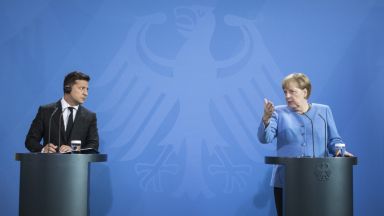 Германският канцлер Ангела Меркел обеща да подкрепи украинския президент Володимир