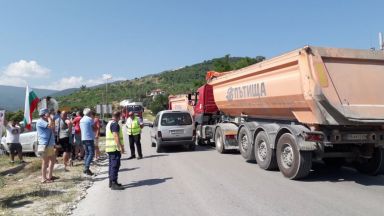 Жители на пловдивското село Белащица община Родопи излязоха тази сутрин