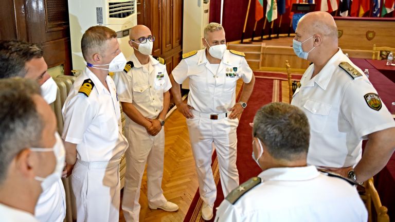 Повече от 2100 души от 16 държави, 14 от които