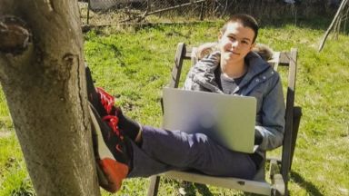 15 годишно момче от Родопите създаде софтуер който решава матури