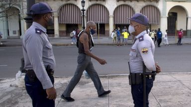  Един човек е умрял при антиправителствените митинги в Куба 