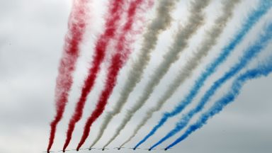 С публика и внушителен парад Франция отбелязва Деня на бастилията