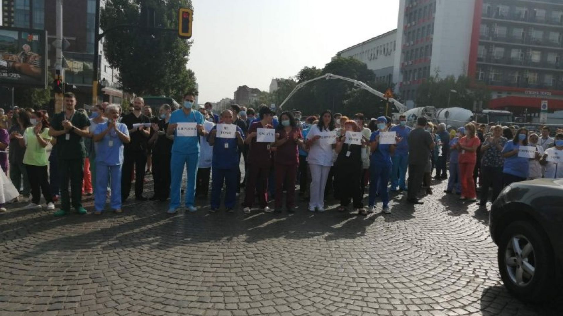 Пироговци излязоха на протест в защита на Балтов, блокираха кръстовище
