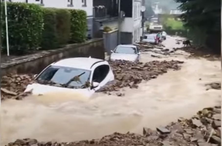 Невиждан потоп в Германия, 40 изчезнали и 4 загинали
