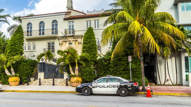 Две тела са били намерени в хотел в Южна Флорида,