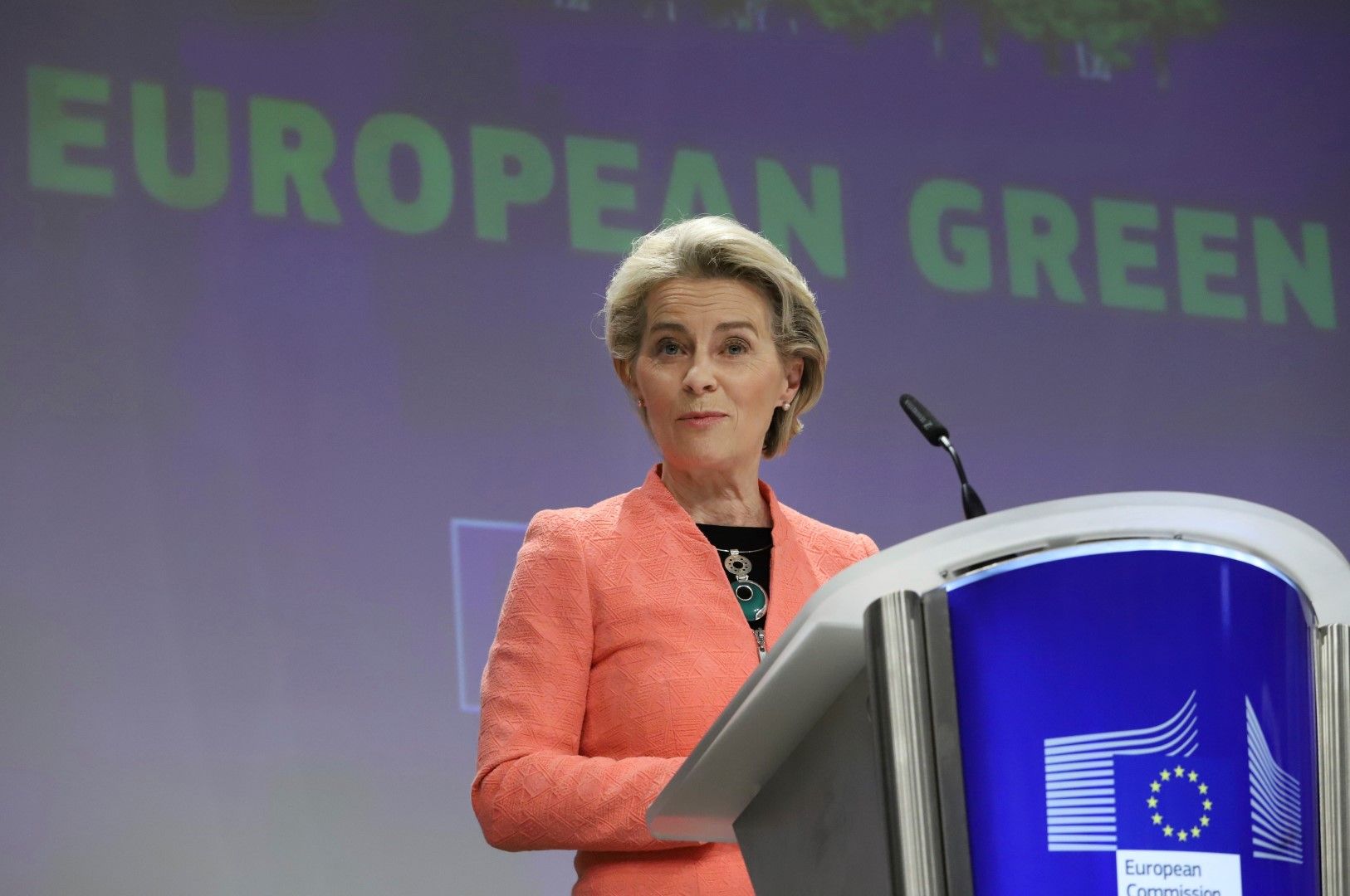 Председателят на Европейската комисия Урсула фон дер Лайен представя пакета зелени предложения