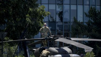 Хеликоптер Блек Хоук на американската армия направи извънредно кацане днес