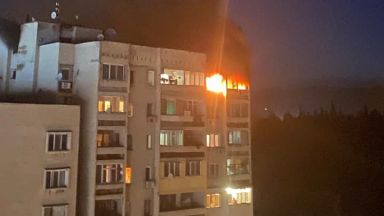 Гори апартамент на последния 16 и етаж на сграда в Стара